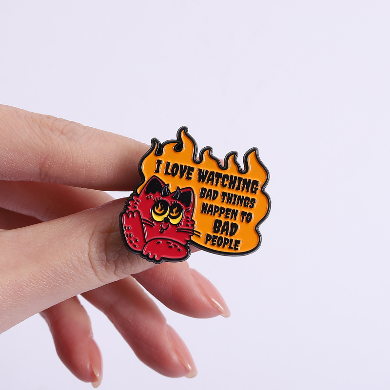 Evil Cat Enamel Pins Watching  - Zoe Jewelry Watches 评论和价格